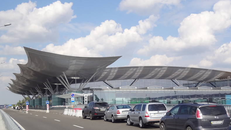 Des migrants nigérians prétendant former une équipe de foot refoulés de l’aéroport de Kiev 