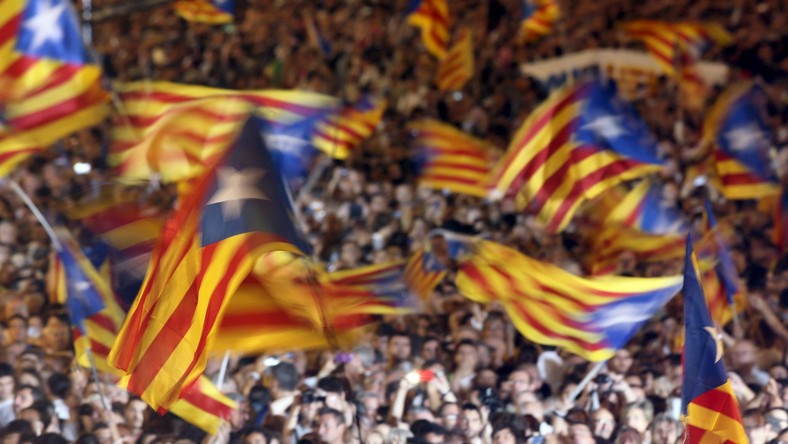 Des milliers d’indépendantistes se rassemblent à Barcelone avant les élections catalanes