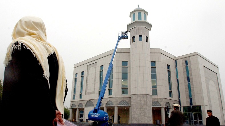 Deux adolescents arrêtés après l’incendie de la mosquée Baitul Futuh à Londres