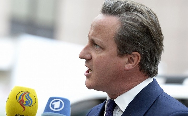 Non, David Cameron n'a pas mis son sexe dans la bouche d'un cochon mort