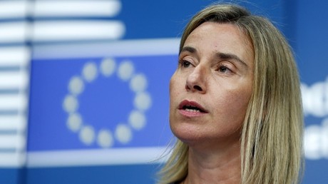 Petit garçon mort: Mogherini en a assez qu'on demande aux politiques de réagir dans l'émotion