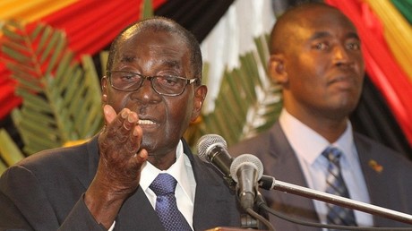 Robert Mugabe se trompe de discours devant le parlement zimbabwéen