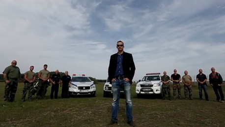 Un maire hongrois se met en scène dans une vidéo pour effrayer les réfugiés
