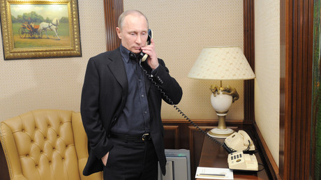 Cette fois c’est vrai ! Vladimir Poutine a bien appelé Elton John suite au canular des deux comiques