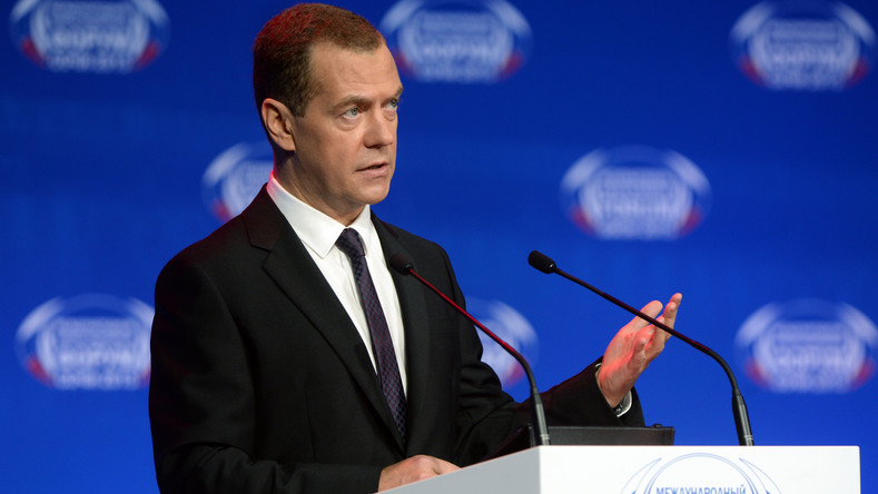 Dmitri Medvedev : l’Occident cherche à abréger le rôle de la Russie dans le nouvel ordre économique