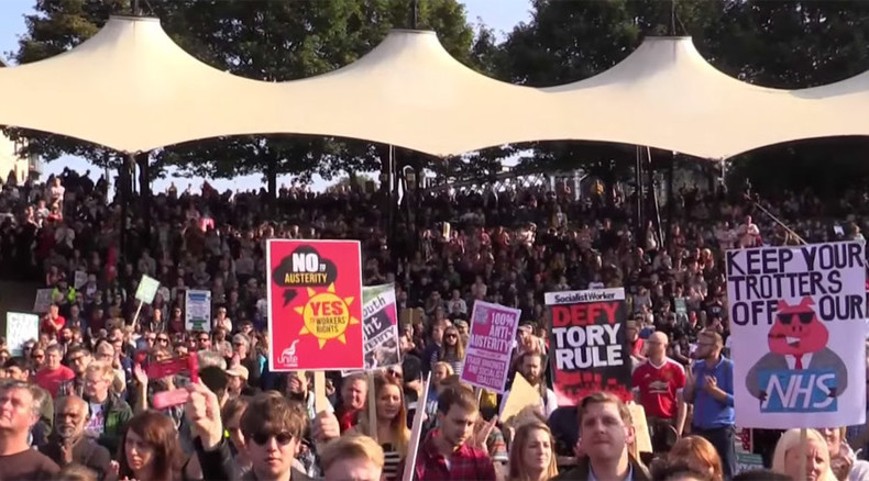 Des tireurs d'élite repérés «en observation» lors d'une marche anti-austérité au Royaume-Uni