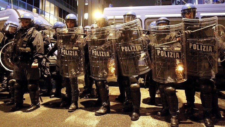 Bologne: encore un squat évacué, des heurts avec la police (VIDEO)