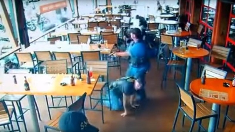 Vidéo choquante d’une fusillade entre gangs de motards au Texas