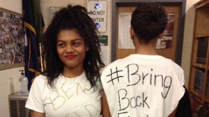 En Caroline du Sud, des lycéens soutiennent le policier renvoyé pour avoir violenté une lycéenne