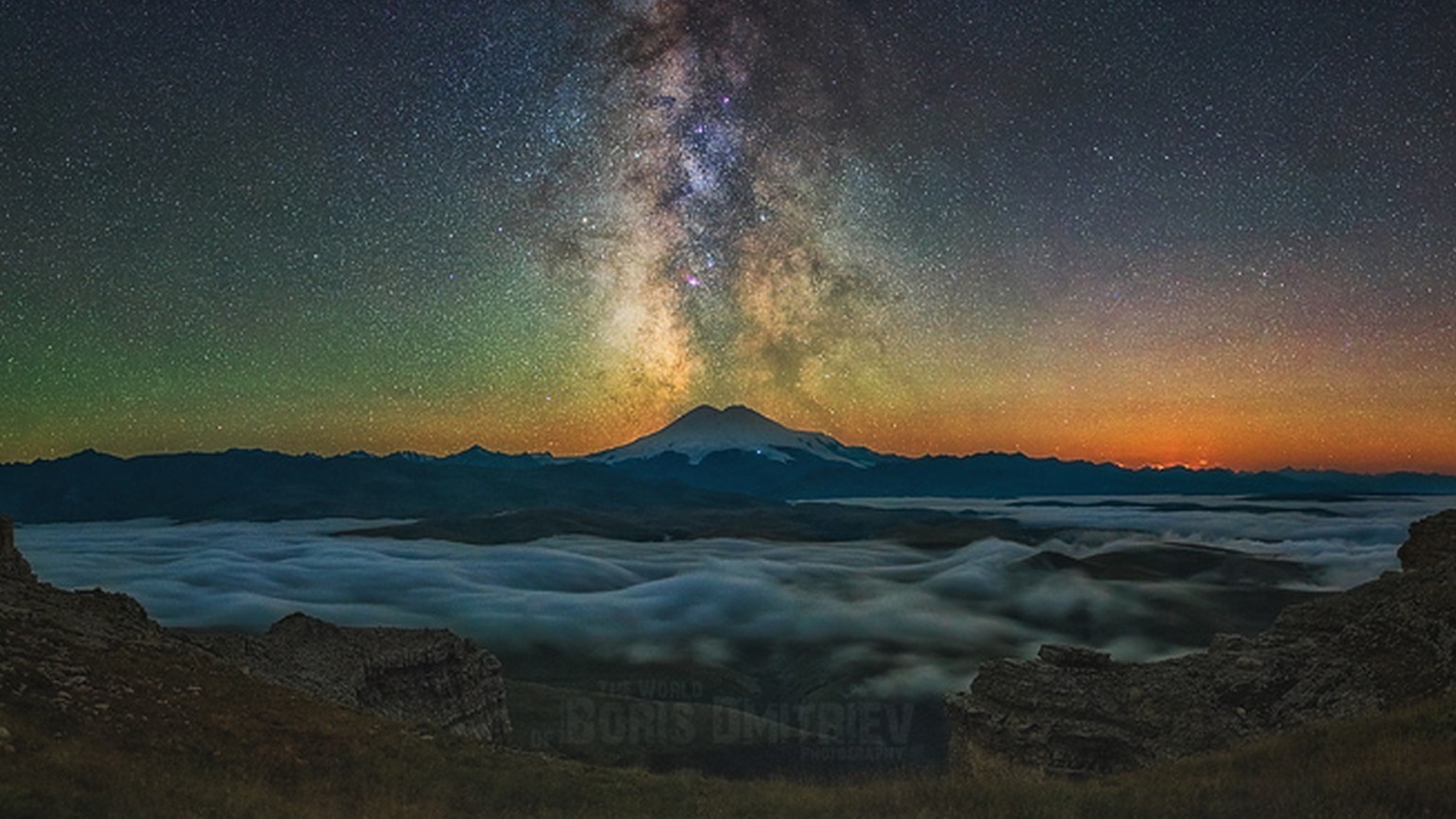 Ses photos magnifiques révèlent la beauté du ciel nocturne dans les montagnes de Géorgie, de Crimée et dans les prairies russes.