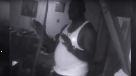 Un policier américain tase un homme à son domicile et se fait licencier (VIDEO CHOQUANTE)