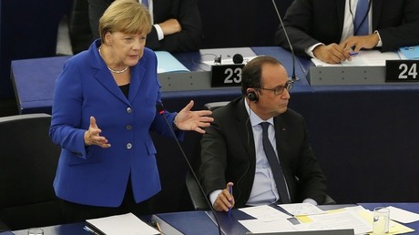 Angela Merkel aux côtés de François Hollande au Parlement européen de Strasbourg.