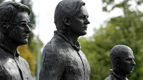 Les sculptures de Chalsea Manning, Julian Assange et Edward Snowden, oeuvre du sculpteur italien Davide Dormino, Genève 