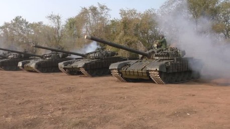 Les rebelles du Donbass et de Lougansk retirent leurs chars de la première ligne