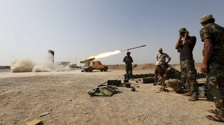 Les combattantq chiites lancent des missiles contre les positions de Daesh en Irak