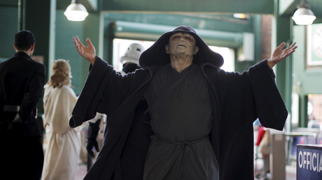 L’empereur Palpatine fait son entrée au conseil municipal d’Odessa, en Ukraine