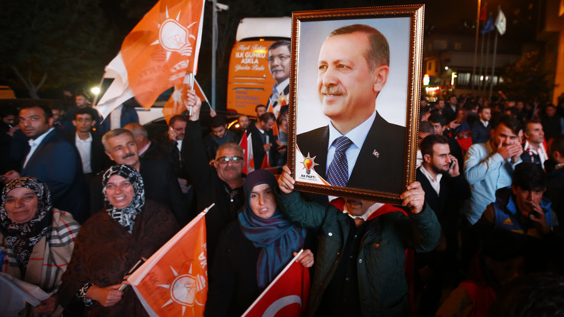 En Turquie, les législatives sacrent le triomphe de l’AKP du président Erdogan