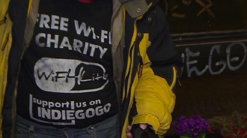 A Prague, les SDF servent de bornes Wi-Fi pour les touristes