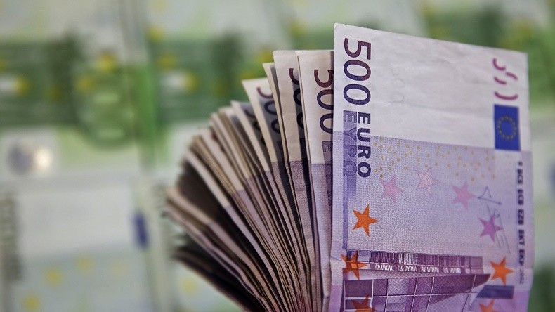 Prendre sur les comptes pour renflouer les banques, un scandale européen ?