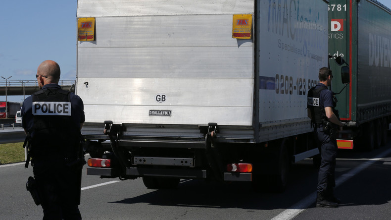De nouveaux heurts à Calais dans la nuit : 11 policiers blessés
