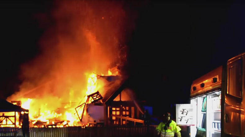 Norvège : un incendie ravageur frappe un refuge pour migrants (VIDEO)