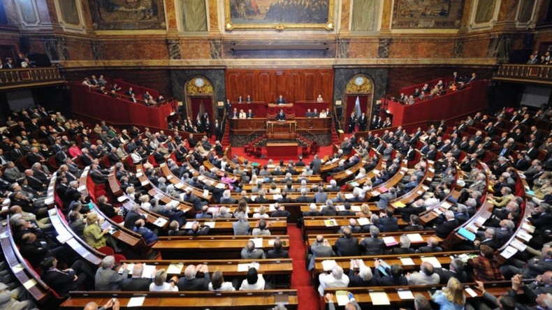 De l'extrême-gauche à l'extrême-droite : réactions au discours du Congrès de Versailles de Hollande