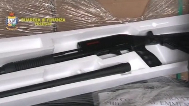 La police italienne découvre 800 fusils à destinés à être livrés en Belgique et provenant de Turquie