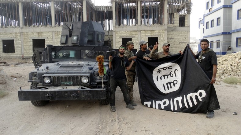 Un ancien membre du Parlement irakien : la contrebande de pétrole en Turquie est l’oxygène de Daesh