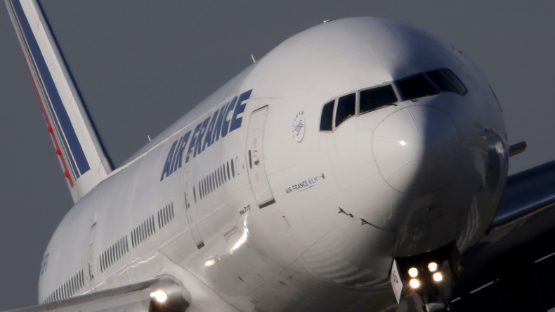 Un Boeing d’Air France atterrit d’urgence à Saint-Pétersbourg, pas de victimes