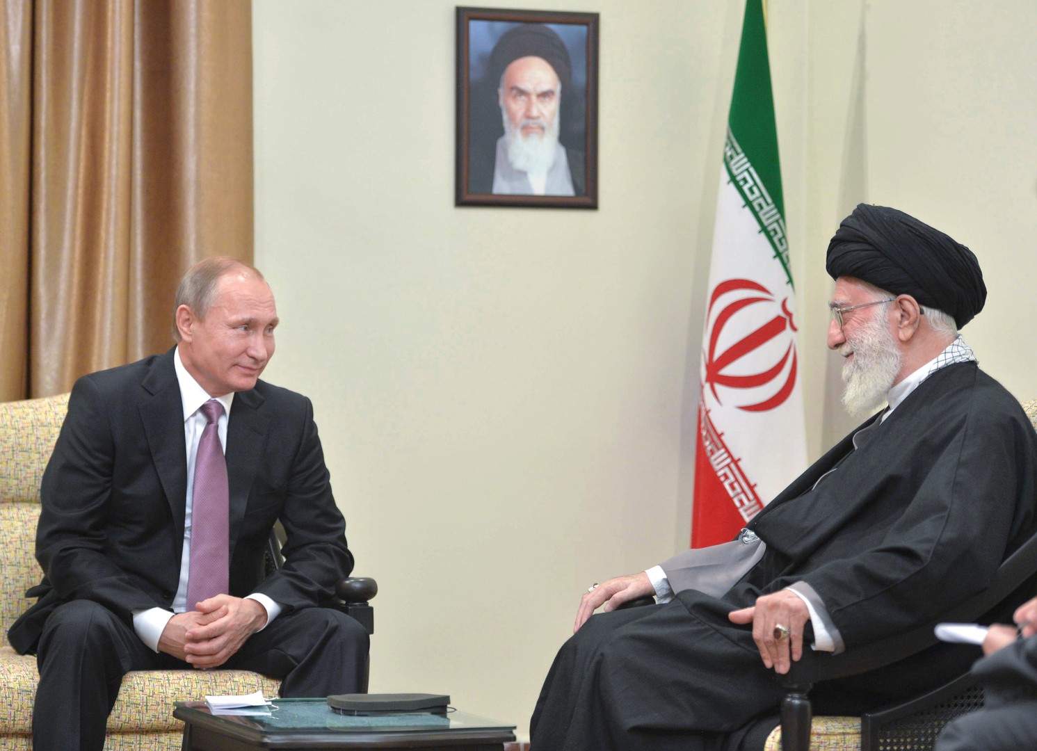 Syrie, gaz, nucléaire, la visite de Poutine à Téhéran, porteuse de multiples espoirs