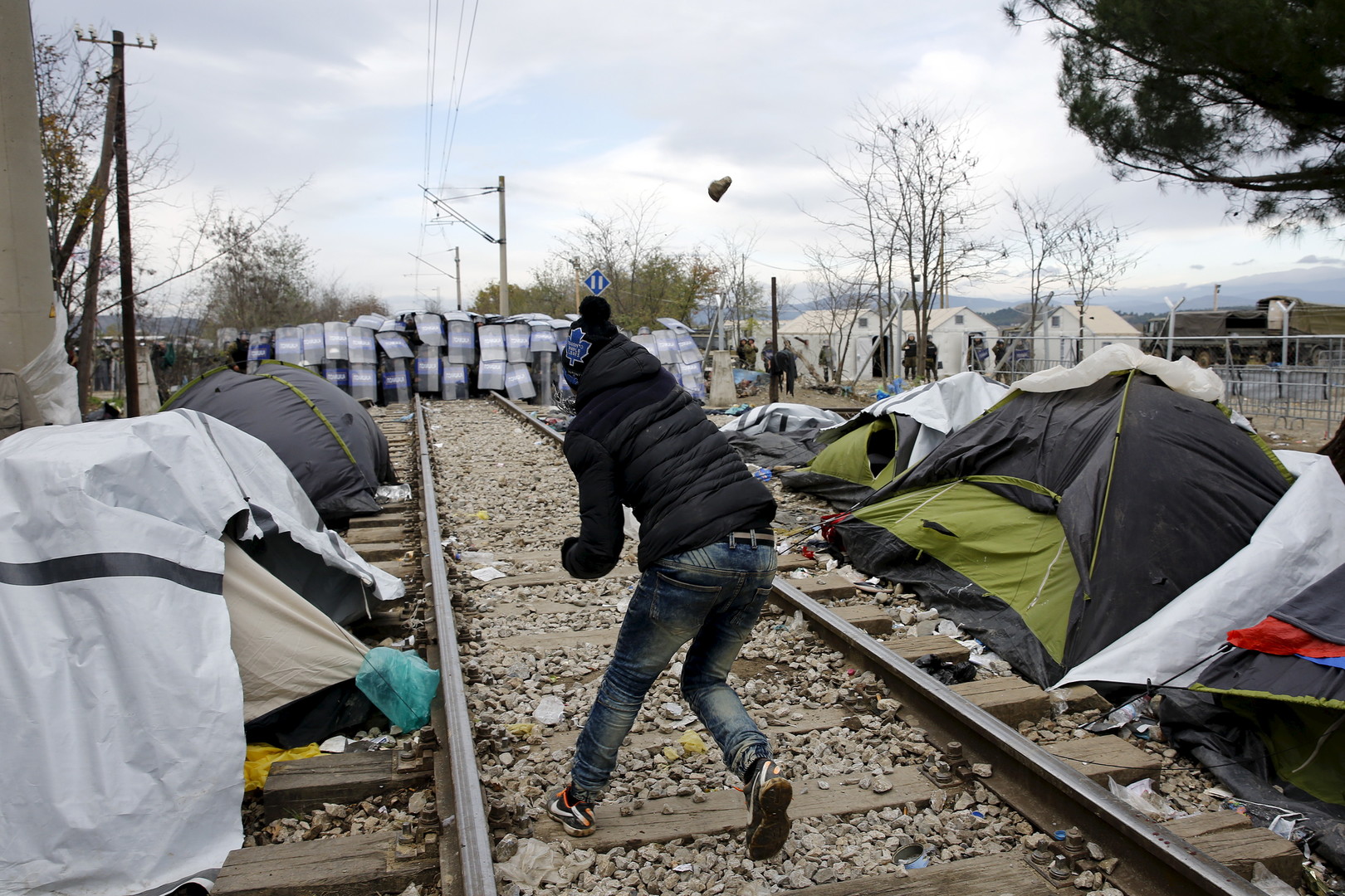 Des heurts sur fond de construction d'une barrière à la frontière gréco-macédonienne (PHOTOS)