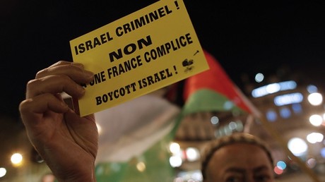 Un manifestant parisien appelant au boycott d'Israël en 2012