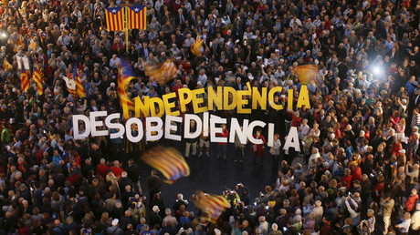 Le Parlement catalan démarre le processus vers l'indépendance, Rajoy annonce un recours