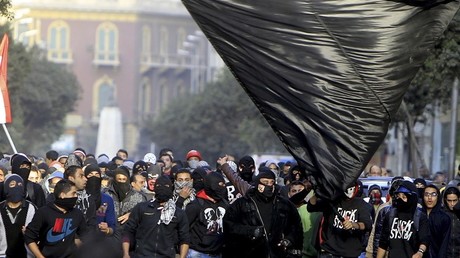 Des membres du Black-bloc lors d'une manifestation en 2013 en Egypte