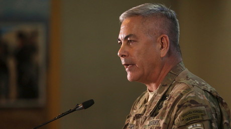  John Campbell, commandant en chef des forces américaines en Afghanistan, a eu la lourde tâche d'expliquer les raisons de la bévue.  