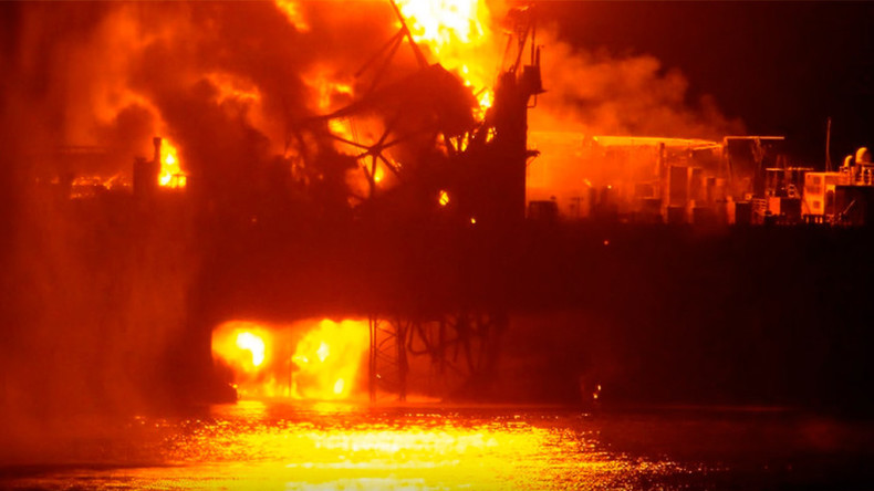 Une plateforme pétrogazière azerbaïdjanaise prend feu en mer Caspienne, 30 portés disparus (VIDEO)