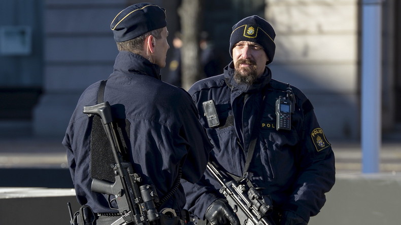 Suède : école bouclée par la police après une fausse alerte à l'homme au couteau