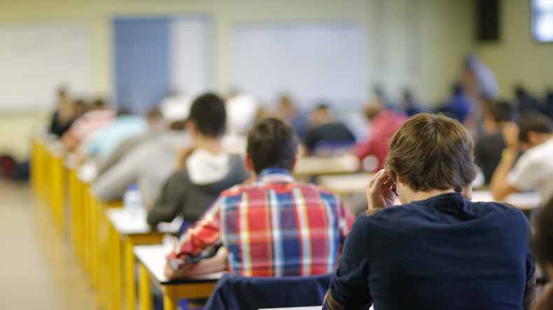 A Tours, des écoles utilisent des bracelets de couleur pour distinguer bons et mauvais élèves