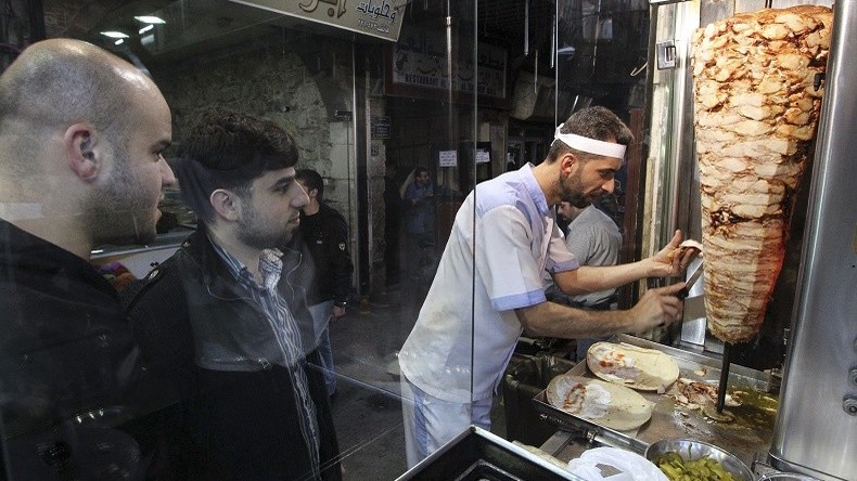 La Syrie crée un impôt sur le chawarma pour maintenir son économie à flot