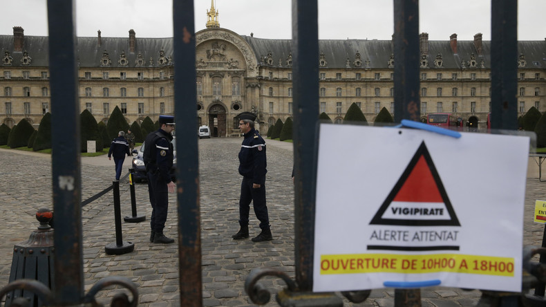 Un gendarme ouvre le feu sur un automobiliste qui a tenté de pénétrer aux Invalides