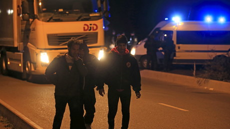 Calais : nouvelle nuit de violences entre policiers et migrants