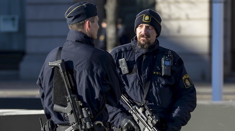 Suède : école bouclée par la police après une fausse alerte à l'homme au couteau