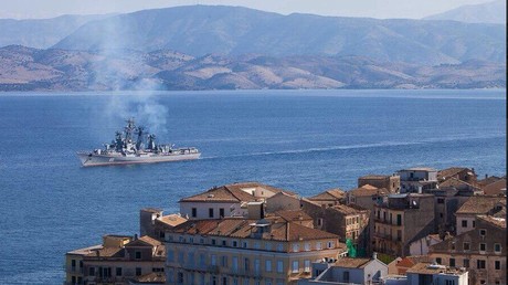 Un navire de guerre russe ouvre le feu pour éviter une collision avec un bateau de pêche turc