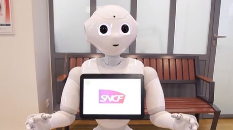 Faites connaissance avec Pepper, le robot-humanoïde de la SNCF au service des passagers