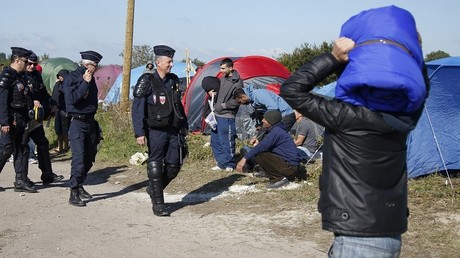 Heurts avec les migrants à Calais : la maire réitère ses propos sur l'intervention de l'armée