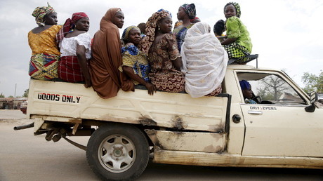 Au Nigeria, les femmes d'une unité armée de civils combattent Boko Haram mieux que l'armée