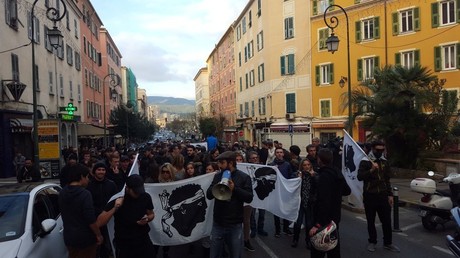 Manifestants corses à RT : «On défend notre terre et on ne souhaite pas de racailles ici» (VIDEO)