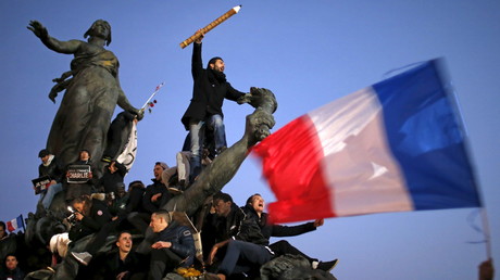 Des participants à la marche de solidarité après les attentats de Charlie Hebdo à Paris