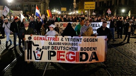 Amazon reverse aux réfugiés les bénéfices faits sur l'hymne de PEGIDA qui cartonne en ligne