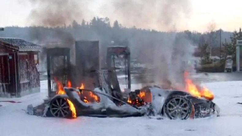 Une Tesla fond littéralement lors du rechargement de sa batterie (VIDEO)
